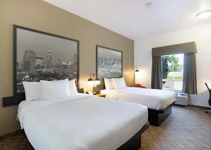Super 8 By Wyndham Calgary Shawnessy Area
